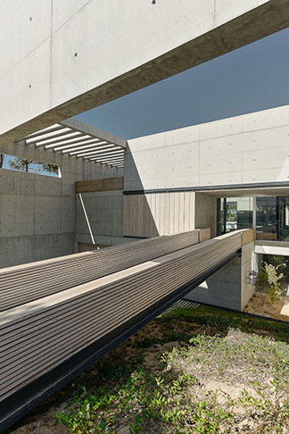 guedes-cruz-arquitectos-wall-house-18
